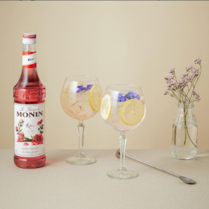 Drink com Monin de Rosas 700ml